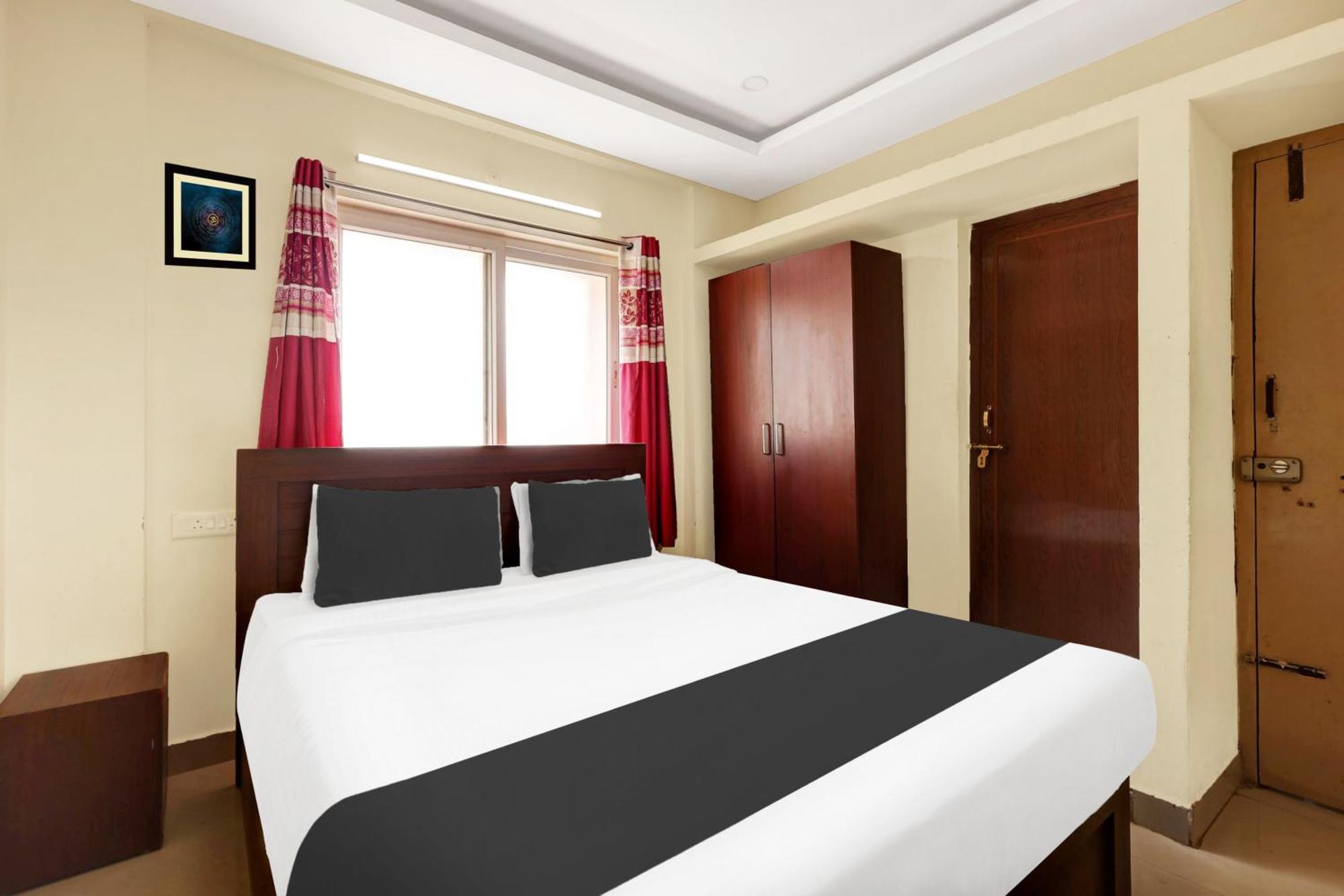 OYO 62638 Adaaran Ocean Homes Visakhapatnam Buitenkant foto