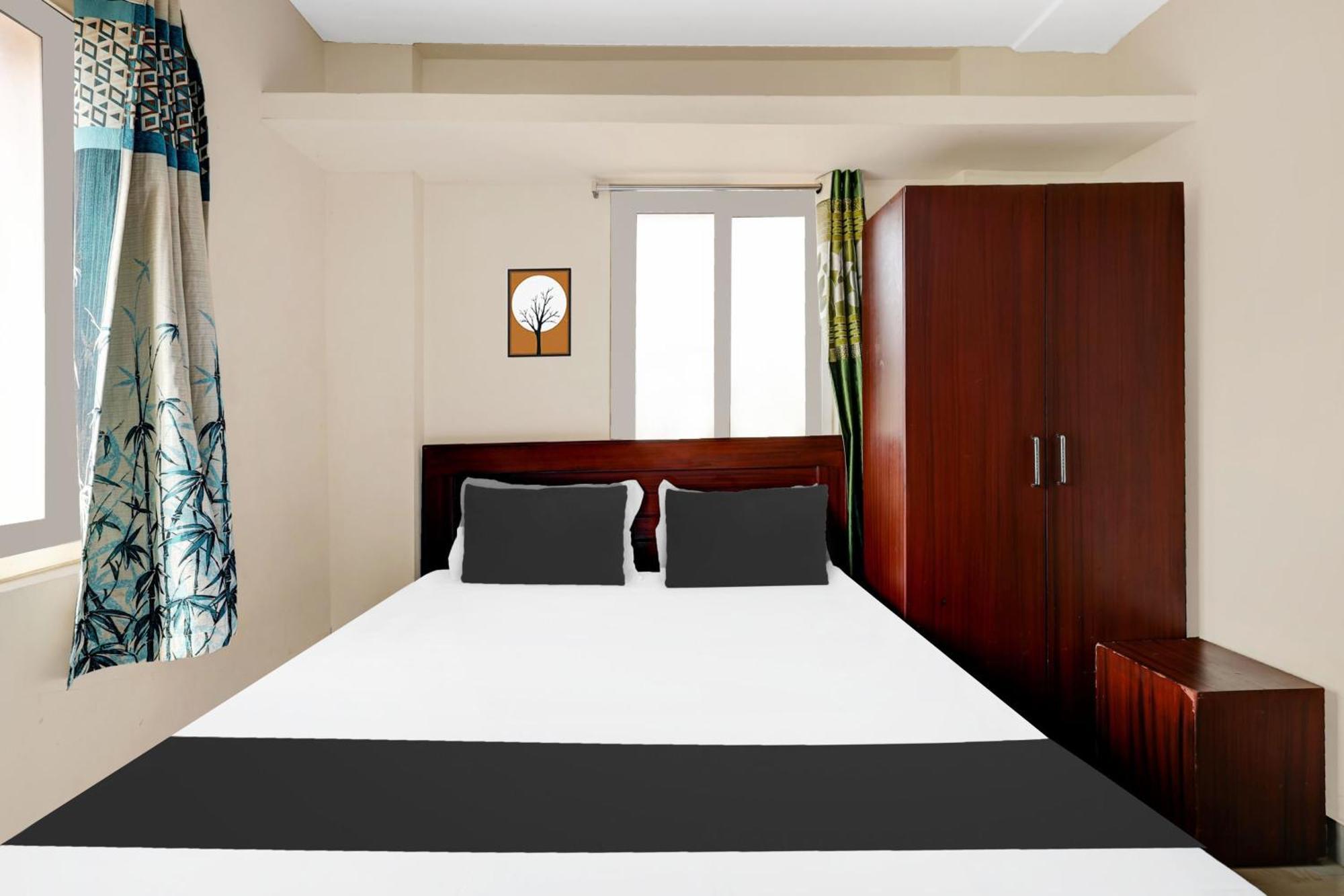 OYO 62638 Adaaran Ocean Homes Visakhapatnam Buitenkant foto