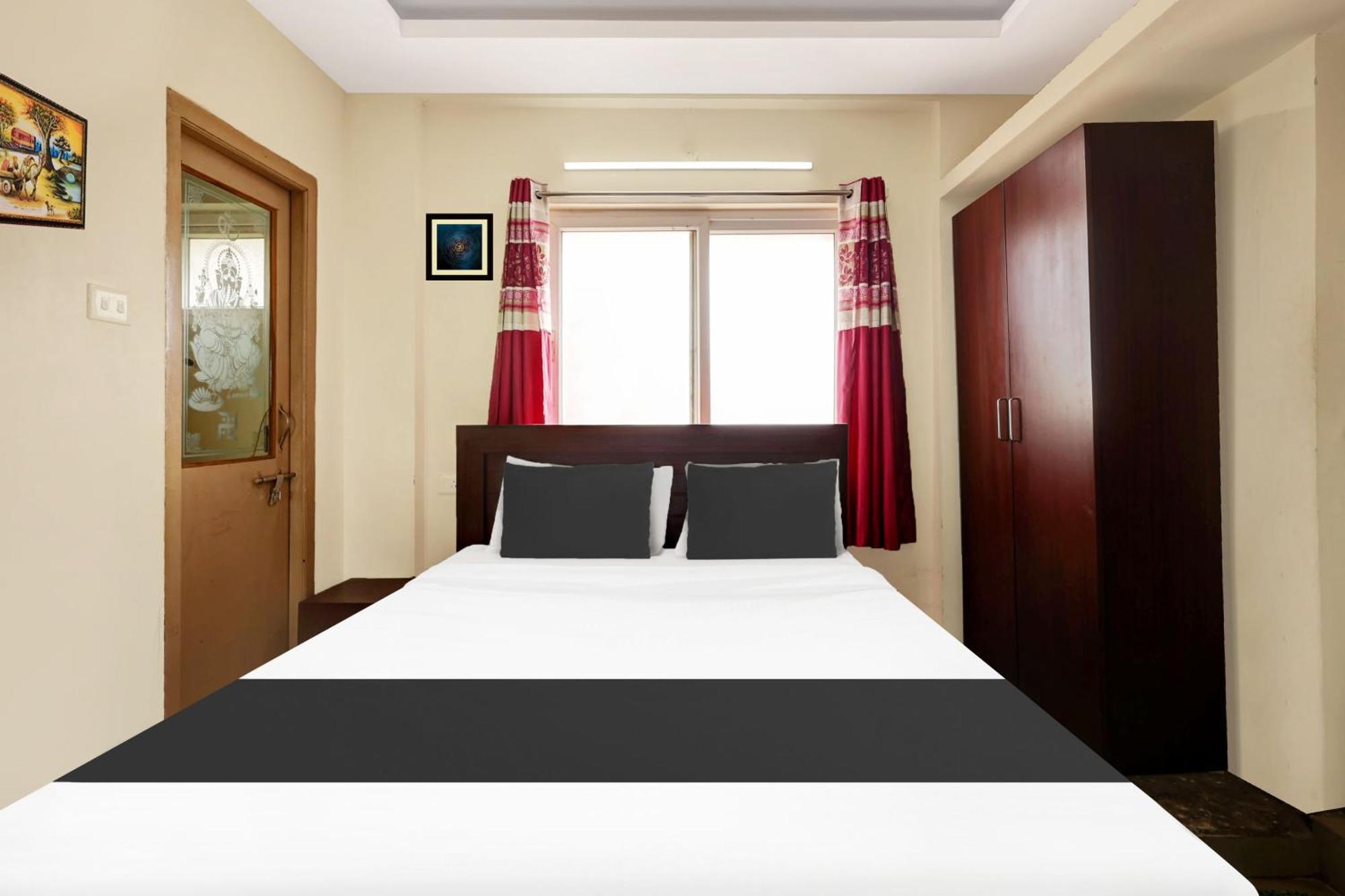 OYO 62638 Adaaran Ocean Homes Visakhapatnam Buitenkant foto