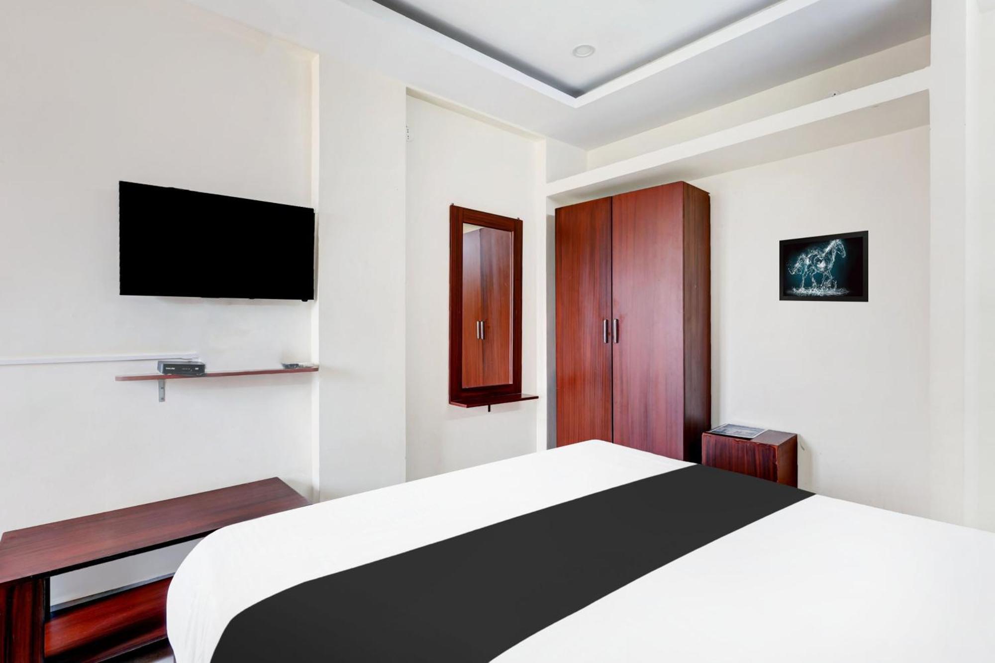 OYO 62638 Adaaran Ocean Homes Visakhapatnam Buitenkant foto