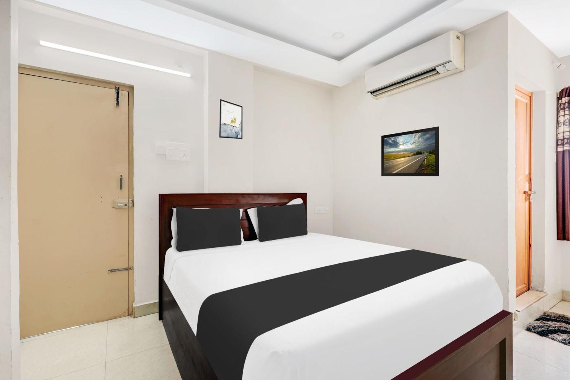 OYO 62638 Adaaran Ocean Homes Visakhapatnam Buitenkant foto
