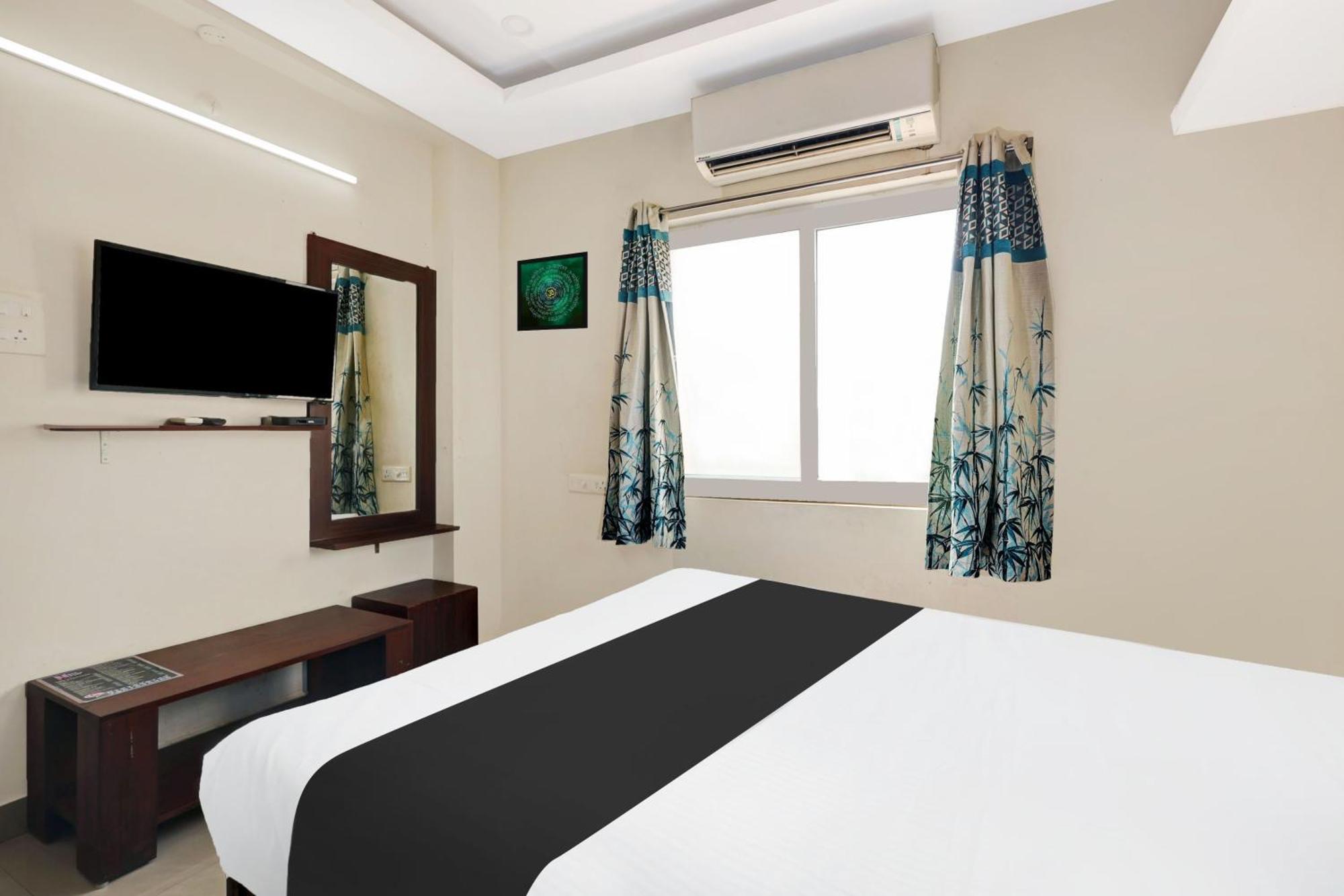 OYO 62638 Adaaran Ocean Homes Visakhapatnam Buitenkant foto