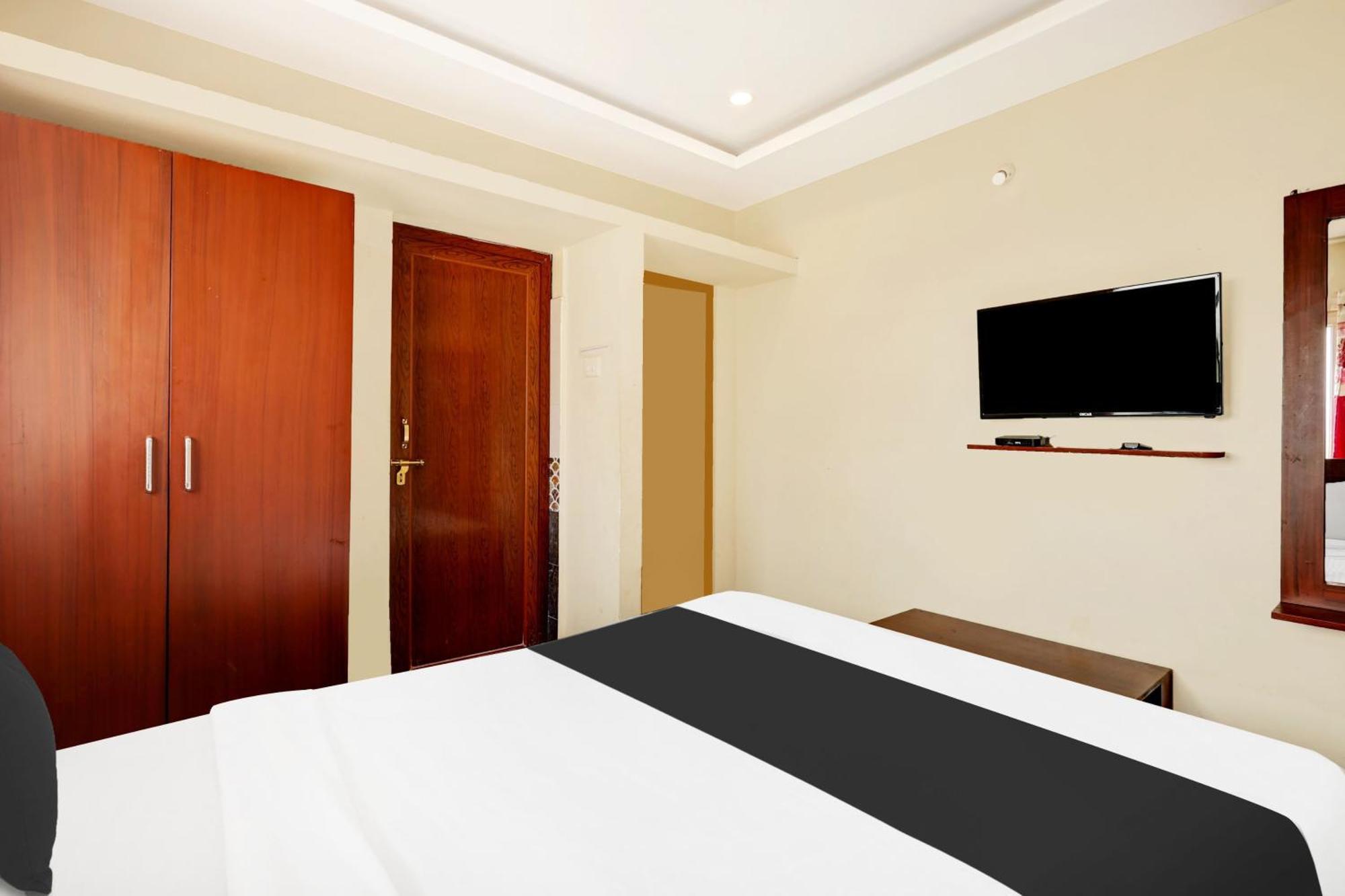 OYO 62638 Adaaran Ocean Homes Visakhapatnam Buitenkant foto
